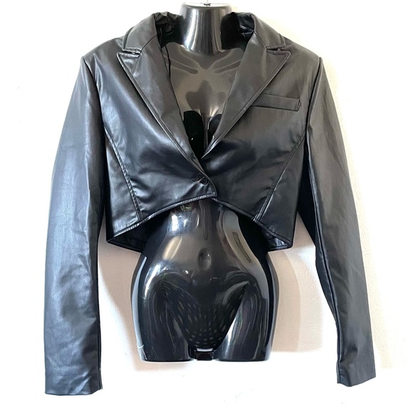 Blogger Fave Zara black faux leather one button cropped jacket - Picture 9 of 14